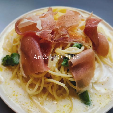 obachalle's tweet image. こんにちは！
今日もオープンしてます✨
千駄木は絶好調で夏日和⛱
暑い日は、ぜひ涼しいカフェでアイスコーヒーと共にクールダウンしていってください！

秋メニュー…いつからにしよう…
生ハムとクリームチーズのパスタ試作中～

#ArtCafePOLYPUS #Sendagi #TokyoCafe #ボードゲーム #谷根千カフェ