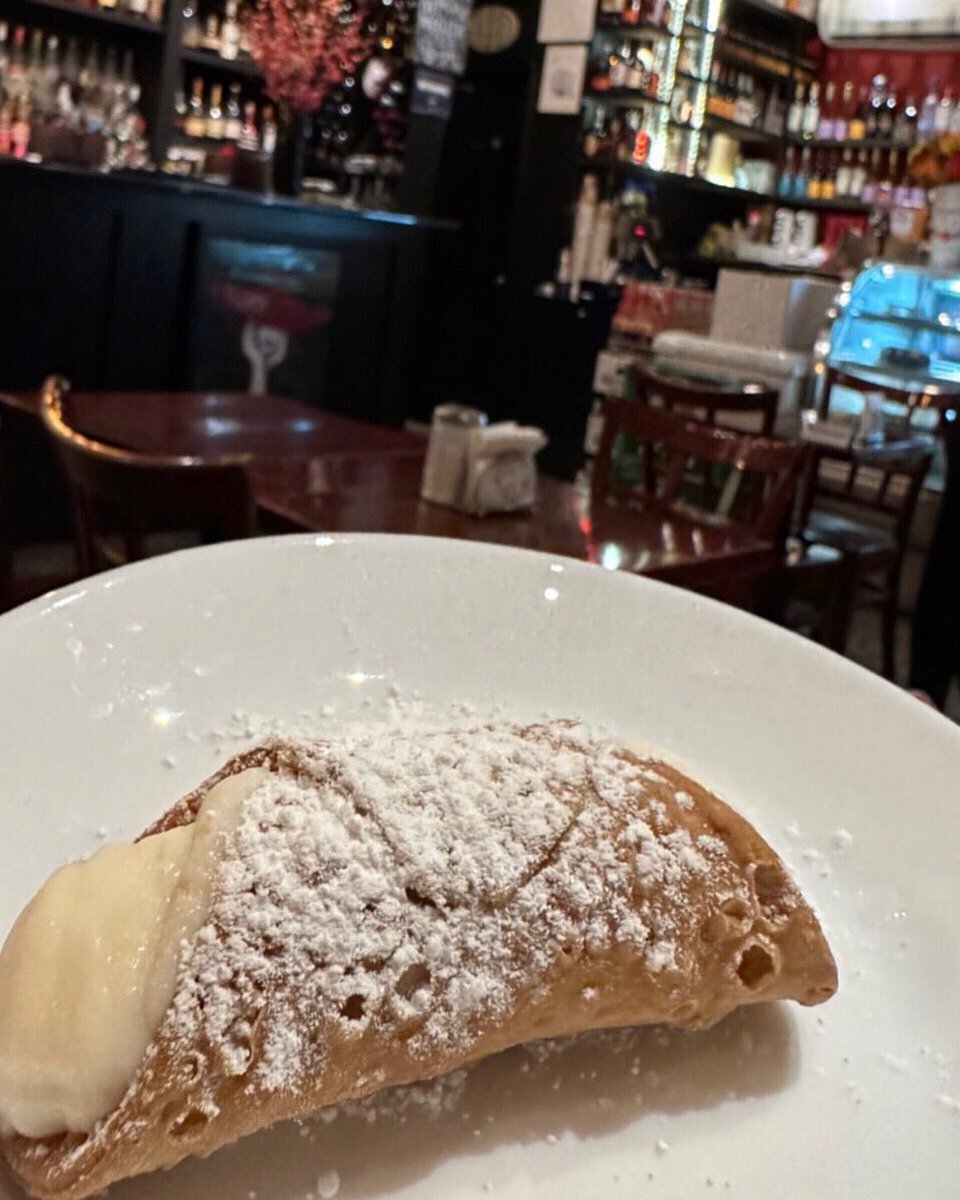 Ending the evening just right, a cozy corner, fresh cannoli, and the perfect after-dinner drink at Parisienne Café✨☕
📷: @darleynewman