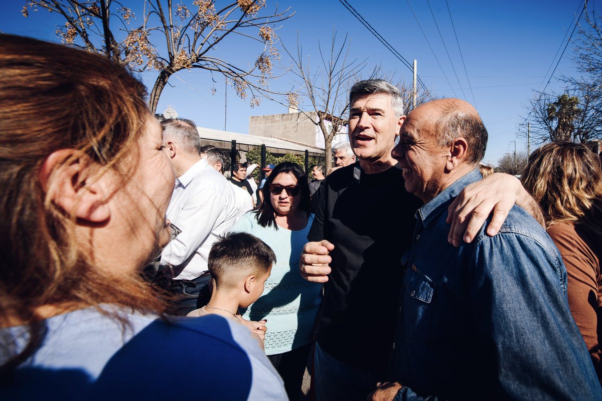 PasseriniOk's tweet photo. 🚧 ¡Avanzan las obras en #CórdobaCapital!

Recorrimos los avances de la pavimentación de calles en dos barrios del noroeste de nuestra ciudad: El Dorado-Nuevo Progreso y Autódromo. Son 32 cuadras que antes eran de tierra y que durante años complicaron el tránsito y la vida cotidiana de los vecinos, especialmente en los días de lluvia.

🤝 Vamos a seguir en cada barrio, trabajando junto al @gobdecordoba y la comunidad, y avanzando hacia la ciudad que queremos: más justa, más integrada y con oportunidades para todos.