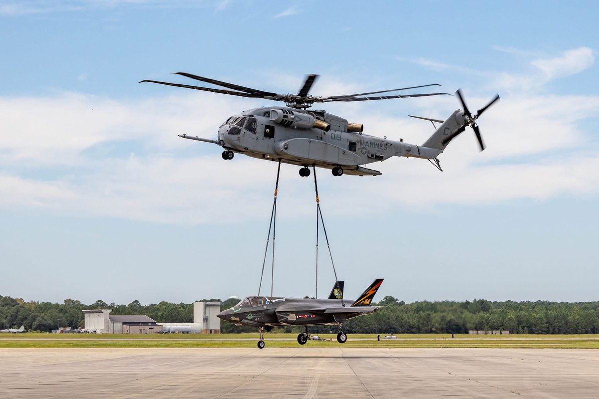 BF-01 being delivered to MCAS Beaufort by a CH-53K to become a static display 

📸: LCpl. Isabella Renaud and LCpl. Julius Hackney

#f35 #usmc #53k
