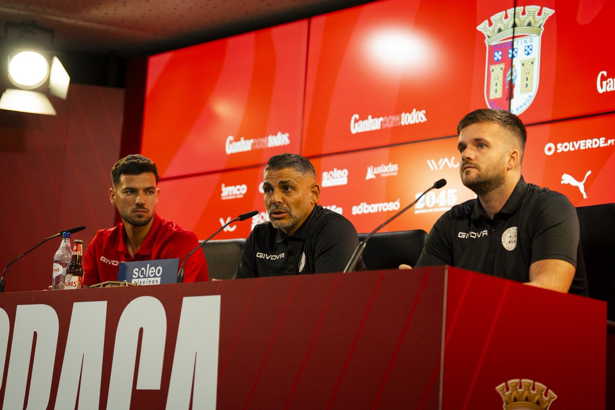 LincolnRedImps's tweet image. 🎙️ Head coach Juanjo Bezares and captain Bernardo Lopes addressed the media earlier today ahead of tomorrow’s Europa League playoff clash with SC Braga

#LRIFC | #UEL