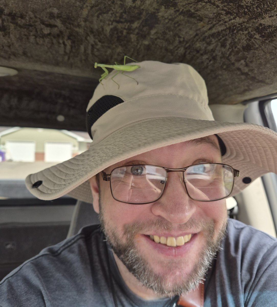 I made a special friend that hung out with me for quite some time. #nature #mantis #insects