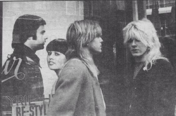 LOOK AT THEM FUCKING RECREATING THE MOVIE POSTER UGHHHH FHHAAAGGGGSSSS