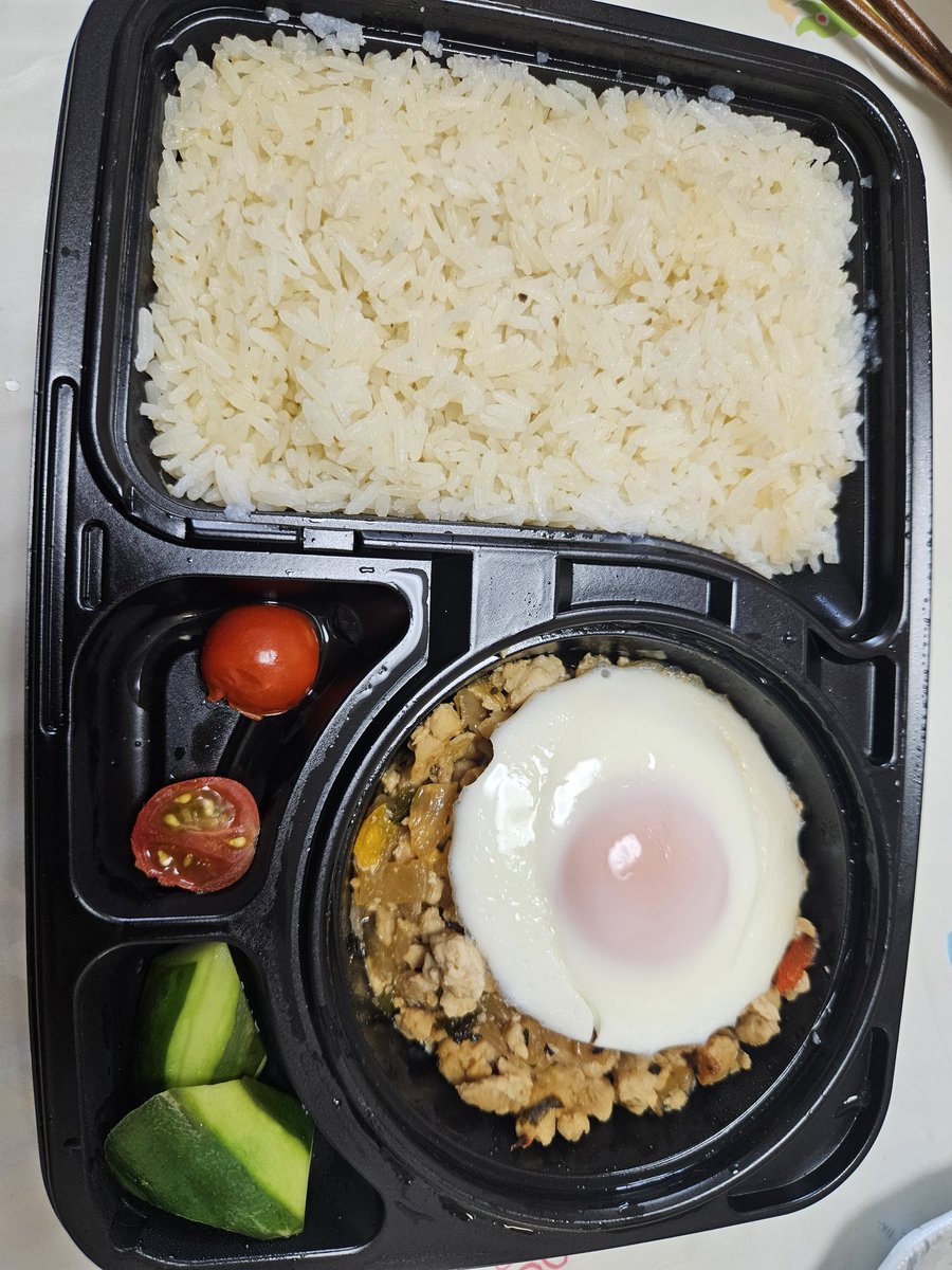 皆様おはようございます☀
今日も笑顔忘れず頑張ろう✨

ガパオライス
南国の料理が最近のお気に入り😍
チョッとクセのある香りがタマランのよね🤤✨
こりゃ旨い😋💯
テイクアウトもいいけど次はお店で食べたい🤤