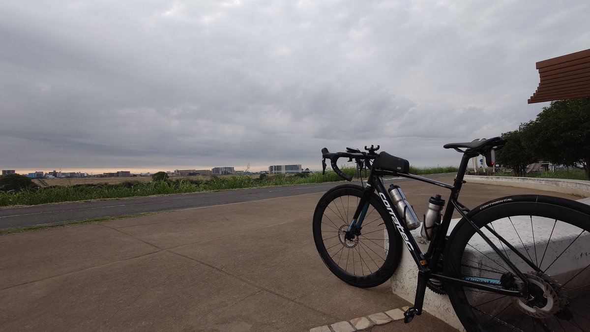 nmakita's tweet photo. いつもじゃない所で休憩
#ロードバイク
#spdシューズ
#magped
#江戸川サイクリング
#みさとの風ひろば
#corratecdolomiti https://t.co/Az8GJGZTU0