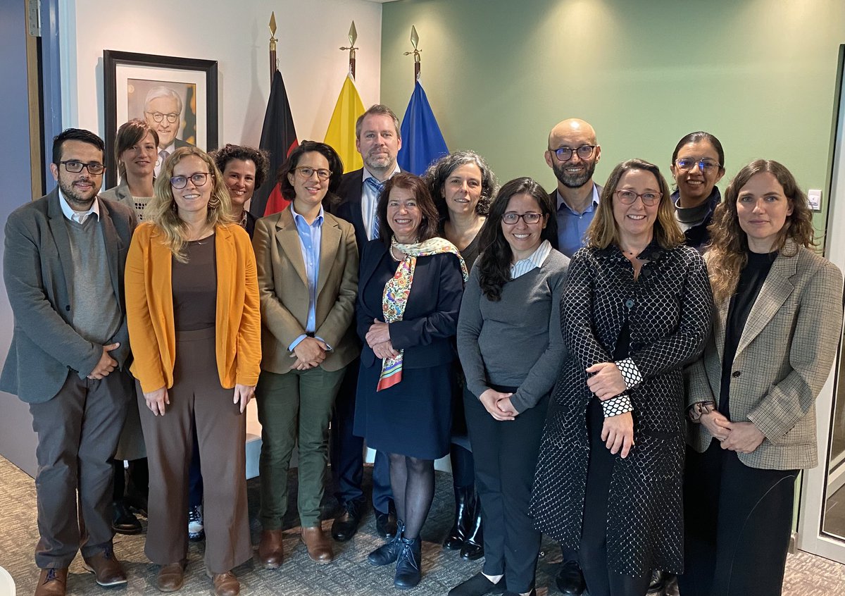 Alemania en Colombia (@embalemaniacol) on Twitter photo Desarrollo sostenible con gestión eficiente de recursos naturales: en visita de profesora Birner, de <a href="/UniHohenheim/">Uni Hohenheim</a>, conversamos sobre estado de cooperación científica 🇨🇴🇩🇪 en #Bioeconomía y su rol como promotora de #paz, descarbonización y diversificación de la economía. Desarrollo sostenible con gestión eficiente de recursos naturales: en visita de profesora Birner, de <a href="/UniHohenheim/">Uni Hohenheim</a>, conversamos sobre estado de cooperación científica 🇨🇴🇩🇪 en #Bioeconomía y su rol como promotora de #paz, descarbonización y diversificación de la economía.