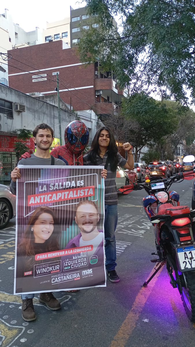 Tu amigo y vecino Spider-Man llegó a Puan y sabe que la salida es anticapitalista.

¡Gracias a @aracnidodeloeste por la buena onda y por tu acompañamiento a los chicos con discapacidades y pacientes oncológicos!