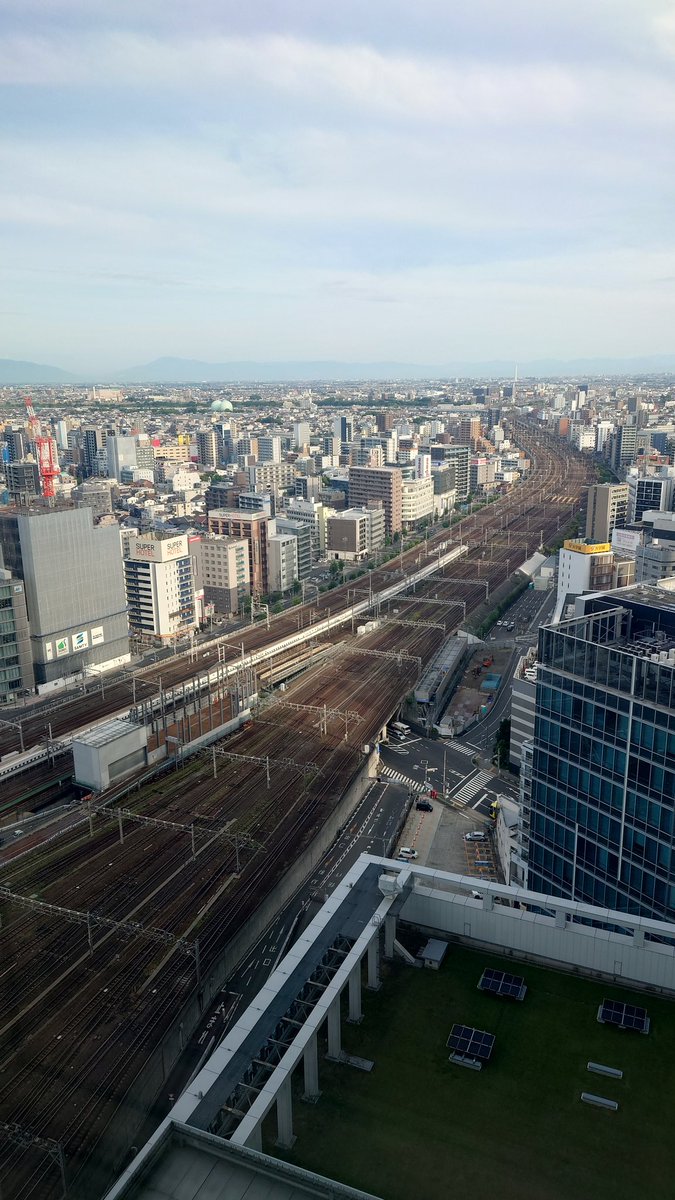 jsfi43's tweet photo. 西から名古屋駅に入って来た新幹線🚄
参加者の皆さんが乗ってるかも💓
ようこそ名古屋へ
第43回日本受精着床学会へ🙇 https://t.co/pFypHlQys9