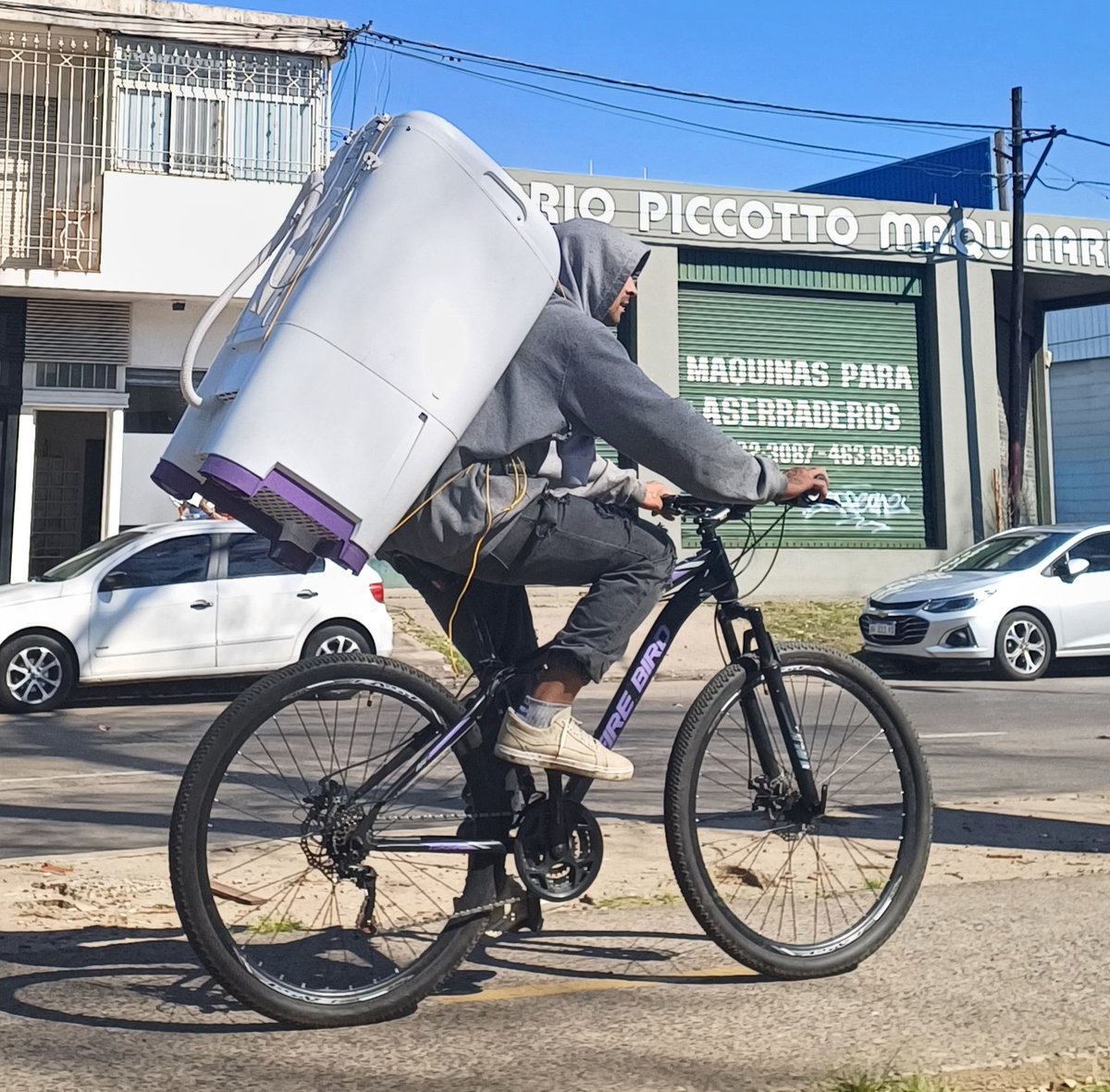 ventasmxt's tweet image. El Argentino no domina el mundo, porque pierde tiempo tomando #mates.
Si no saben de 'mochilas multifuncion"......no opinen !!!