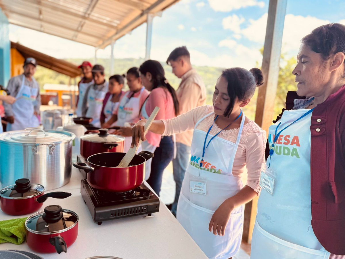 #funcafé Promueve la seguridad alimentaria y nutricional a través de la implementación de huertos familiares y escolares, contribuyendo a la prevención de la malnutrición y al fortalecimiento de la diversidad en la dieta familiar.
#caféynutrición #HuertosFamiliares