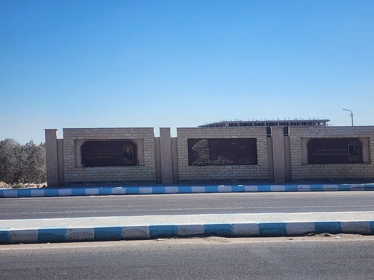The gate that covers this Alamein world war 2 museum has quotes of leaders whose military fought in this war and some generals. And all of a sudden u reach the end and u see a sisi quote as if he is relevant to this battle 🥰.