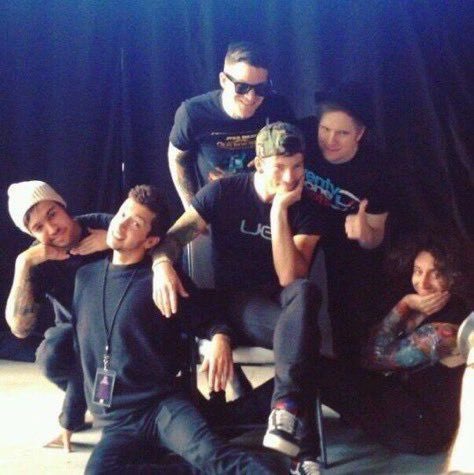 fall out boy and twenty one pilots save rock and roll era a thread 🧵🥁🎱 (ongoing)