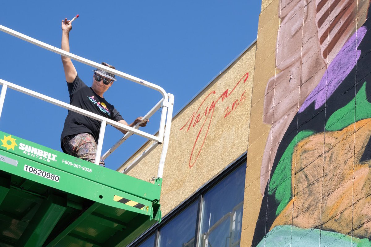 LindseyPHorvath's tweet photo. 🚨New mural alert in Hollywood! 🚨

Congrats to my friend @therobertvargas &amp; @projectangelfood on "Nourishing The Community."

A symbol of service, of women, bringing a whole new light to this corner of Hollywood. (Check it out on Vine between Willoughby and Barton!) https://t.co/fVtKXYQCXo