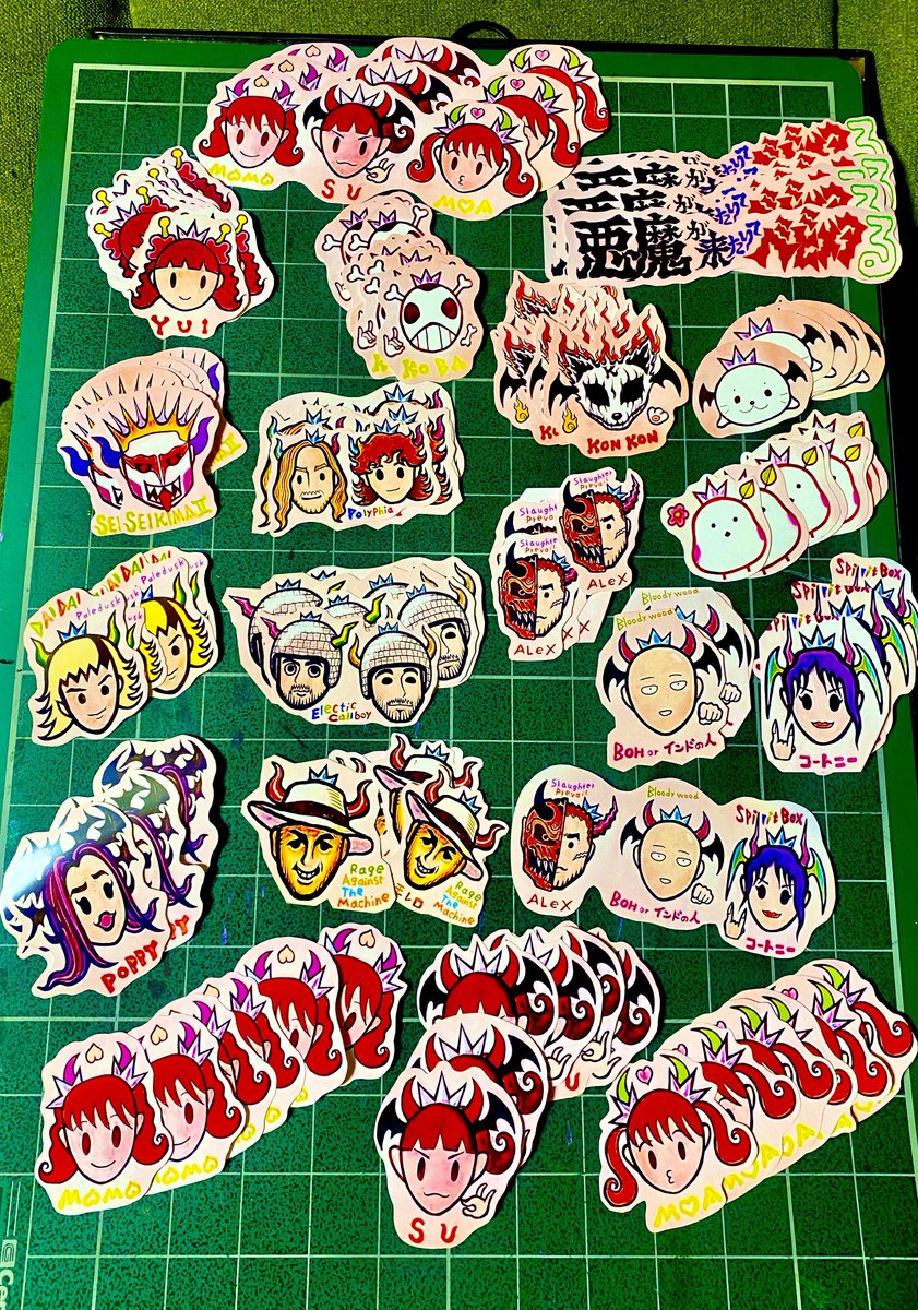 KOJ_T_METAL's tweet photo. 指を負傷したが、
万華鏡写輪眼で
おのれに幻術をかけ
切り絵師の魂を召喚し、
120枚はハサミで切り抜いた✂️
切り絵師
「これくらいで許して下ちゃい」
俺「9位を記念して、1日=90枚。
2日参戦で、×2=180枚いるよ」
切り絵師
「と~てもキビ~しい~~♪」
#METAL_FORTH
#BABYMETALfanart https://t.co/QyCDR4XxXE