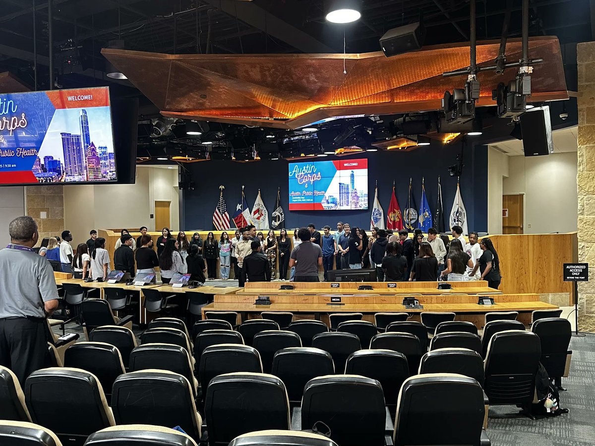 Paws up to our scholars and staff with Day 2 of the APH Program Practicum at City Hall for Leadership Day. 

Scholars spent the day networking with other students across Austin. They also debated HB 1481 &amp; the importance of degrees in today’s society.

#PawsUp