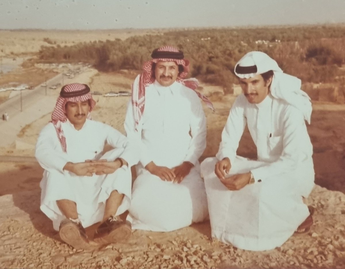 صورة من أرشيف قبة البرلمان
من اليمين
اللواء/محمد بن علي الزبن
البرلماني/عبدالله صالح المرزوق
الدكتور/محمد بن سعود البدر
والاستمتاع بالمناظر الطبيعية
فوق تلة من تلال 
قلعة الامجاد(الدرعية)
#الدرعية_العظمى