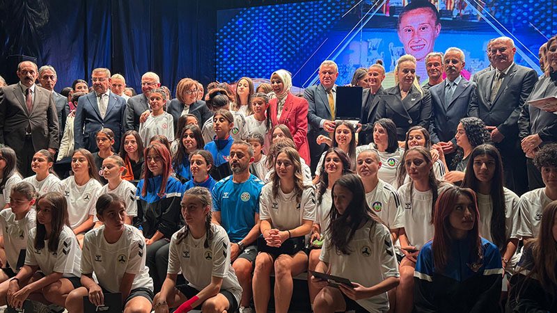 📌 Ankara'da 2'inci 'kristal ayaklar' ödül töreni düzenlendi

📎 dha.com.tr/2707918