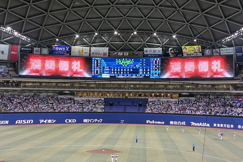 【中日】5位なのに19試合連続「満員御礼」　実数発表後初の年間250万人突破濃厚の〝怪〟（東スポWEB）-Yahoo!ニュース news.yahoo.co.jp/articles/1db7f…

これで7月12日の広島戦から続く「満員御礼」は19試合連続となり、2005年にNPBの観客数が実数発表になってから「満員御礼」の最長記録を更新中なのだ。