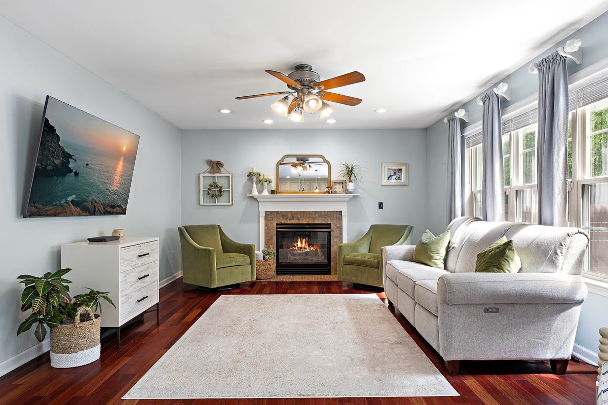 BHHSZackShore's tweet image. Welcome home 🏠💛
Bright, spacious, and filled with comfort — this living room is made for everyday living and relaxing getaways. ✨
Find your forever home today: 

zackshore.com/Featured-Prope…

#FeaturedListing #LivingRoomGoals #JerseyShoreRealEstate #HomeInspo #ShoreLiving