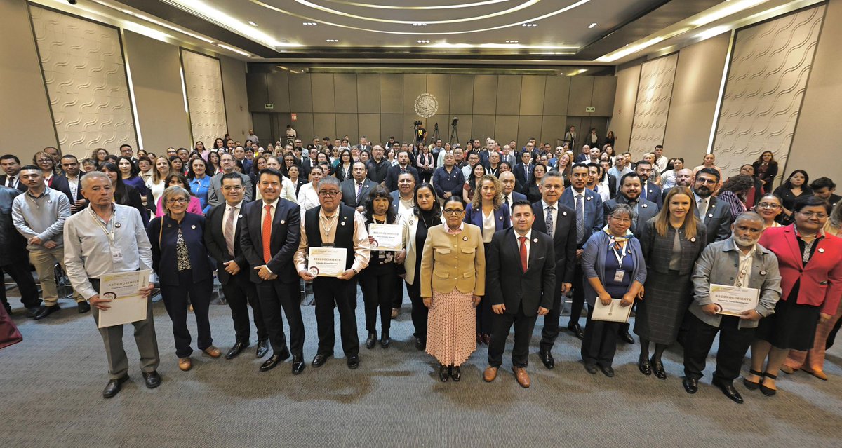 Felicitamos al #RENAPO por estos 45 años, en los que se ha consolidado como la institución responsable de garantizar que todos los mexicanos ejerzan su derecho a la identidad y puedan acceder a la educación, la salud, el trabajo y la justicia. La celebración se acompaña con el