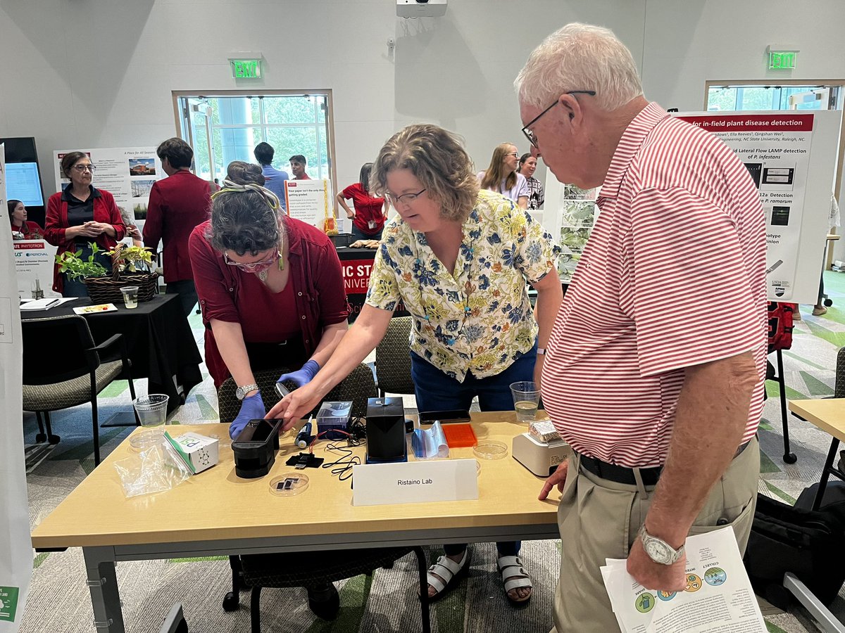 🌱 Great time at Discover the <a href="/NC_PSI/">N.C. Plant Sciences Initiative</a> day!

Shared our lab projects, saw amazing PSI work, caught up with <a href="/NCStateCALS/">NC State College of Agriculture and Life Sciences</a>  colleagues, and met PSI’s biggest supporters 😁

<a href="/KellyJAvilaM/">Kelly J. Avila</a> <a href="/MPrietoTorres/">Mariana Prieto Torres</a> <a href="/sarah_m_cochran/">Sarah Cochran-Murray</a> <a href="/Carlomatrax/">Carlos Morales</a> <a href="/plantdisease/">The American Phytopathological Society</a> <a href="/plantpathgrads/">APS Graduate Student Committee</a> <a href="/sd_aps/">APS SouthernDivision</a> 
<a href="/FFARFellows/">FFAR Fellows Program</a>