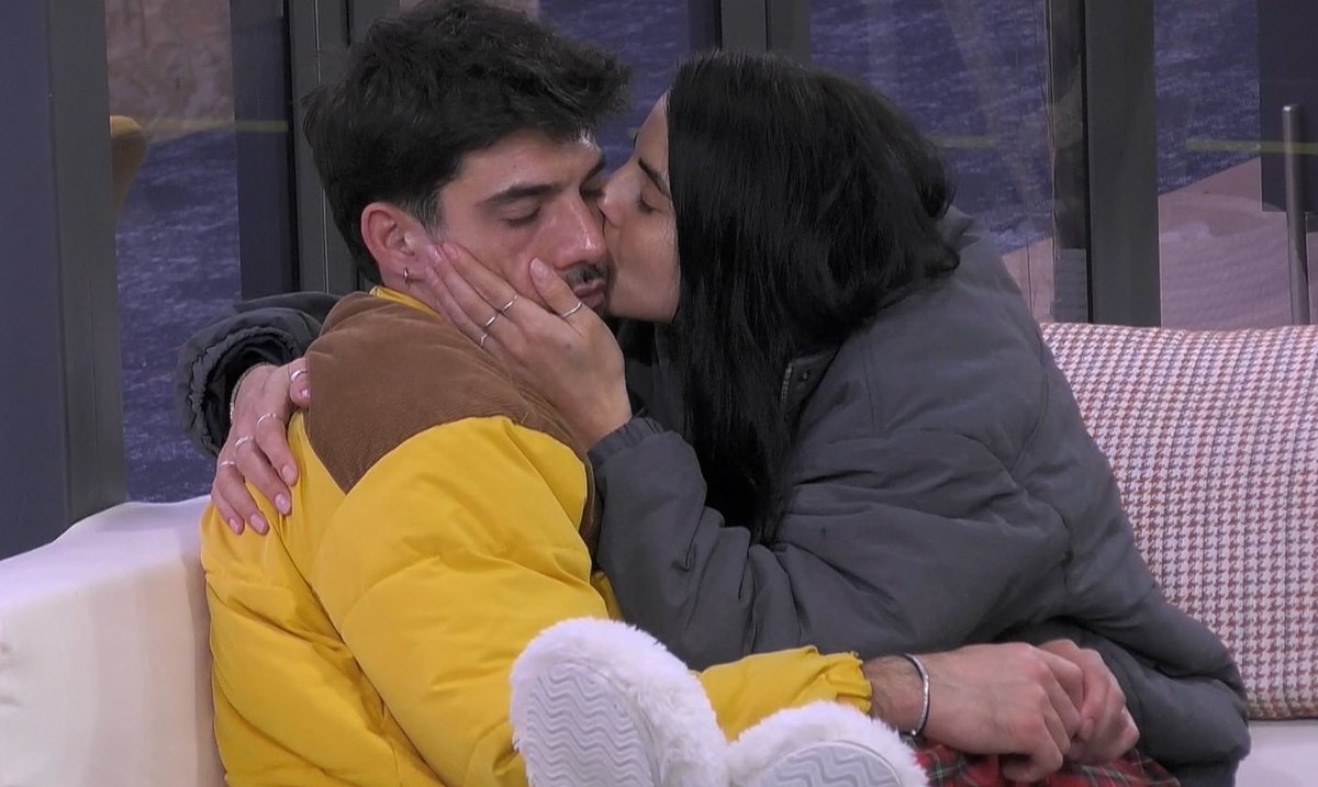 "Ti penso 23 ore e 59 minuti al giorno. 
E in quel minuto rimanente penso a quanto sia bello pensarti"
🤫
#shailenzo