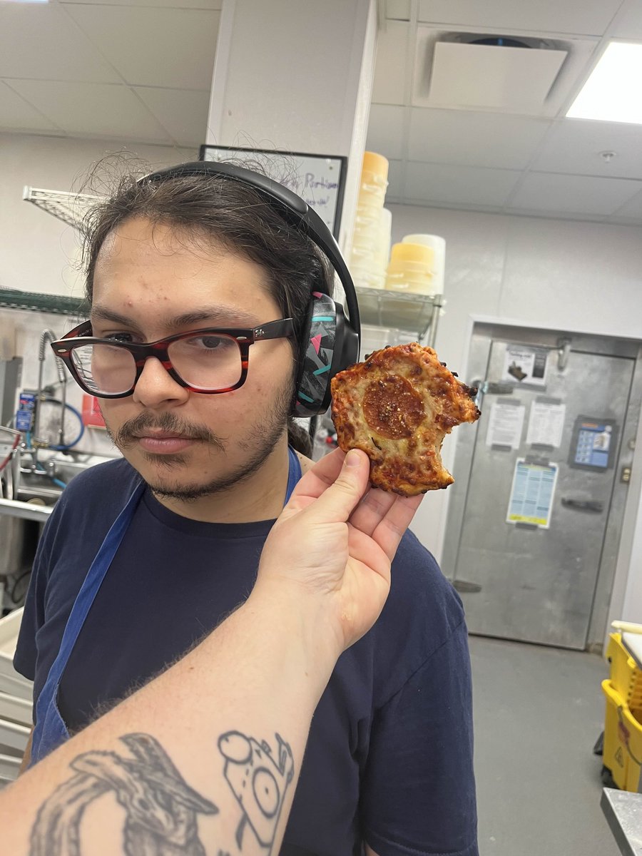 JeffsPizza_Ames's tweet image. Sometimes, our staff do things that make us go &quot;...but Why?&quot; 

Such as tossing a 1oz dough ball....into a pizza. 

a zach-face for reference because there were no bananas around for scale. 

#JeffsBestPizzaInAmes #BTS #EmployeeFun