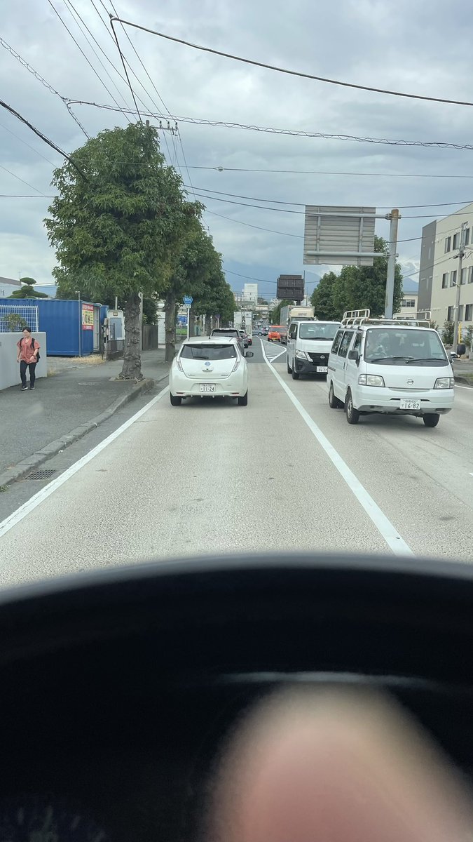ᐕ)ﾉ おはようございます♪

今日は久しぶりにN社通勤渋滞にハマるルートでございます(笑)
空は曇ってますが動くと暑いので、水分補給しっかりして1日気をつけてお仕事したいと思います

皆様もご安全に〜٩(ᐛ  )و