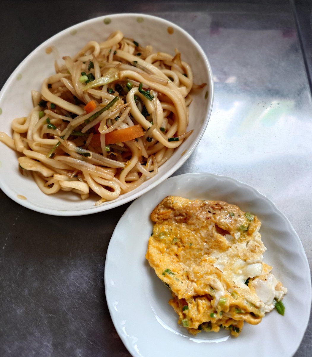 朝のうちに親の食べる昼食を…焼きうどんと卵焼き

用事済ませてスパロボYをやろ🍀