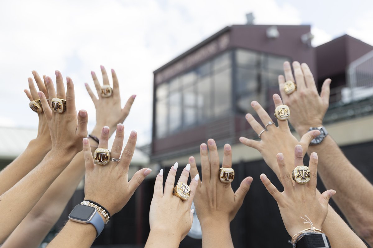 AggieWTEN's tweet photo. 4-peat has a nice RING to it 💍✨

➡️ 4-peat SEC Regular Season Champs
➡️ National Runners Up

#GigEm // #AggieWT https://t.co/GD3sMY49Qd