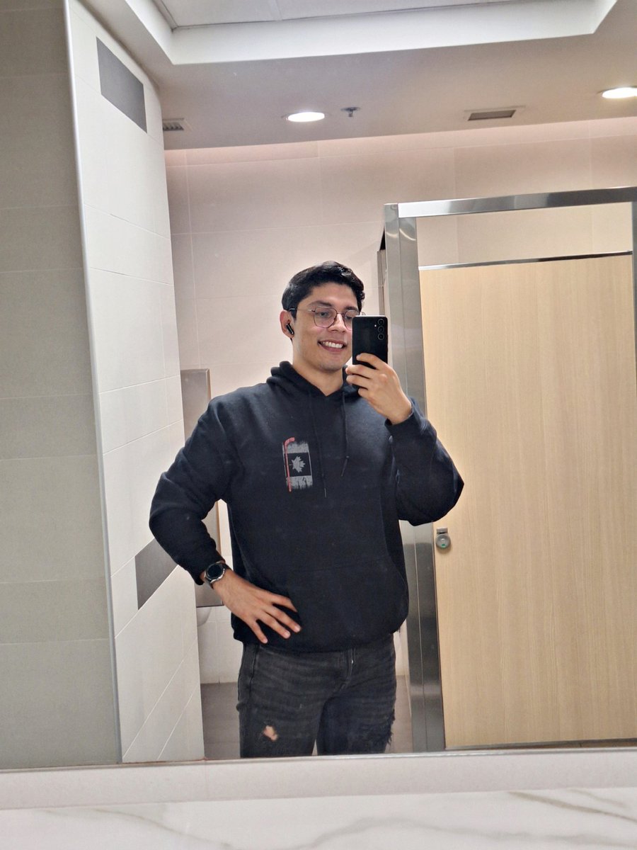 Apilot04's tweet image. 👀