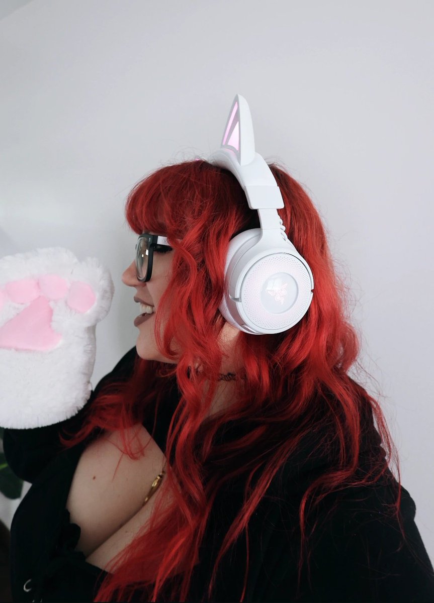 Thank you <a href="/Razer/">R Λ Z Ξ R</a> for sending me the brand new Kitty V3 Pro!

I'll be using this on stream tonight so ask me anything about them! My first thoughts? 
I'M OBSESSED!! 😍

#gifted