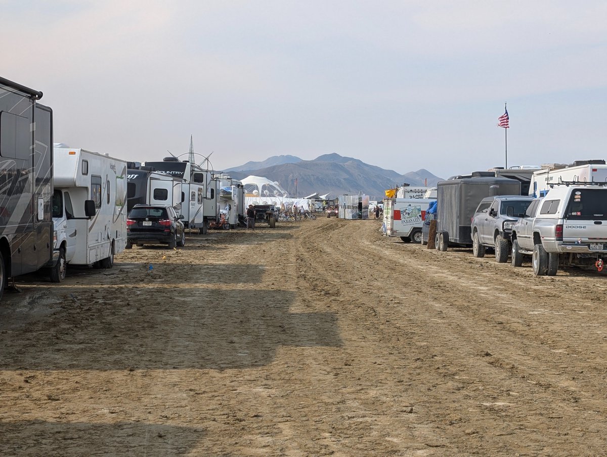 azburner's tweet image. Wednesday morning. Near E@2:15 on the outer edge of the city.