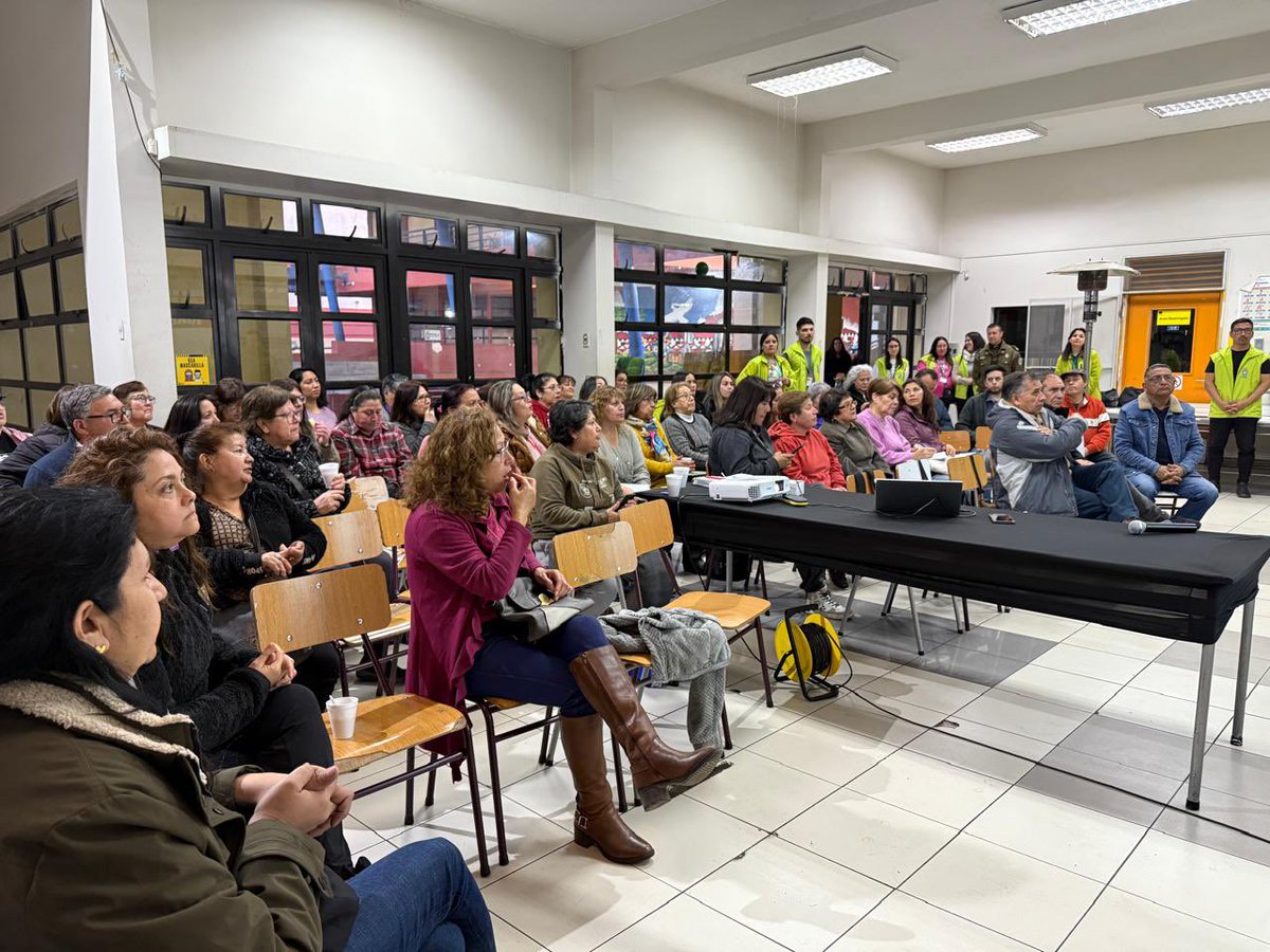 #Renca: <a href="/CarabMicc/">Carab. Plan Cuadrante e Integración Comunitaria</a> de la 7ª Comisaría, realiza capacitación sobre la "Comisaría Virtual", a los dirigentes de los Comités de Prevención y Convivencia Comunitaria, en coordinación con Seguridad Comunitaria de la Dirección de Seguridad Pública.
#CarabinerosDeTodos