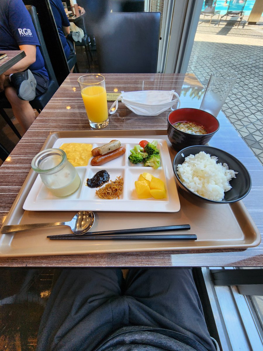 m78silver's tweet photo. ホテルでの朝食バイキングが一番優雅な時間や https://t.co/Vb25vV4kKz