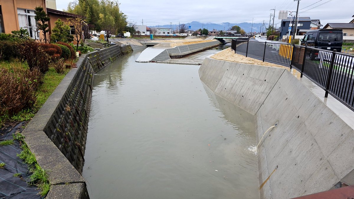 普段はこんな感じです🫡皆の努力で200年に一度の大雨にも大丈夫な、立派な河川護岸を築造出来ました‼️