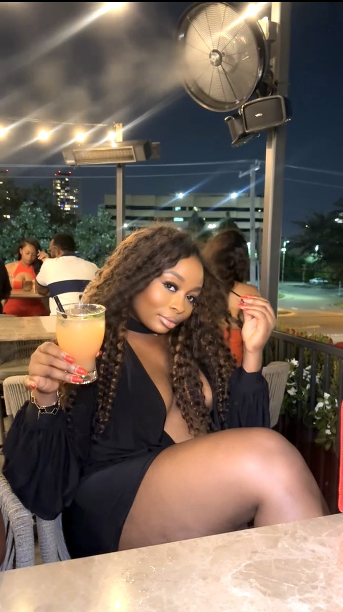 chisom_me's tweet photo. Excuse to look hot ??🥵 https://t.co/2vzSbmvNqH