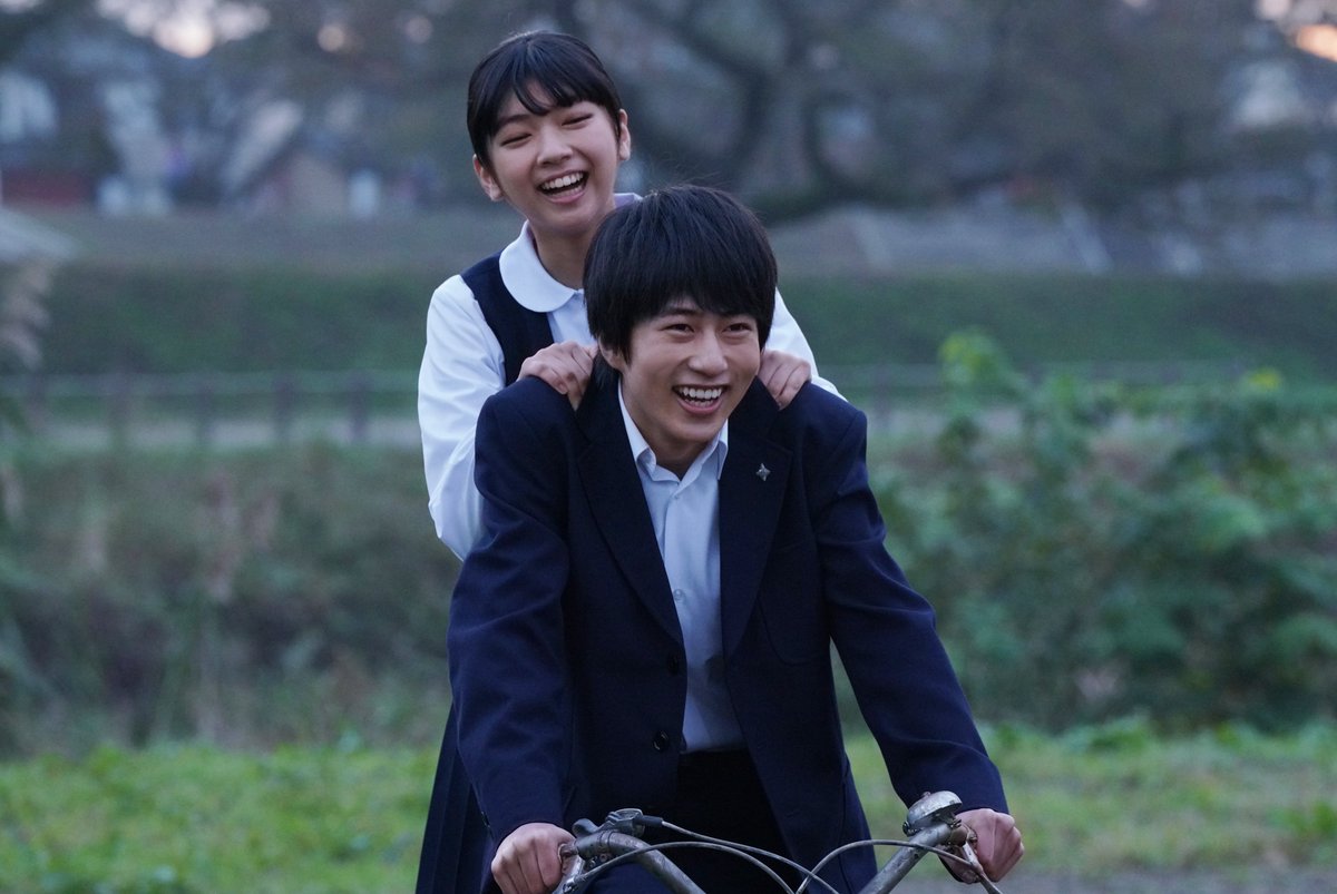 hirabanotsuki's tweet photo. ˗ˏˋ 『#平場の月』場面写真一挙解禁 ˎˊ˗

二人を包み込む
穏やかな時間の流れを感じさせる
本作の場面写真を解禁📸
https://t.co/jzMGYF6ePB

初恋から時を経て、再び動き出す恋路―。
リアルで切ない大人のラブストーリーに
ご期待ください🎬

𝟏𝟏月𝟏𝟒日(金)公開☽⁺
#堺雅人 #井川遥 https://t.co/UJMf4QeSeF