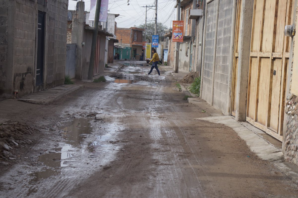 👷🏼‍♂️El alcalde <a href="/EF_Galindo/">Enrique Galindo C</a> junto a nuestra delegada Daniela Cid pusieron en marcha la rehabilitación de la Privada Miguel Hidalgo.
Un trabajo en conjunto que refleja que un #SanLuisAmable se construye en equipo. 💪