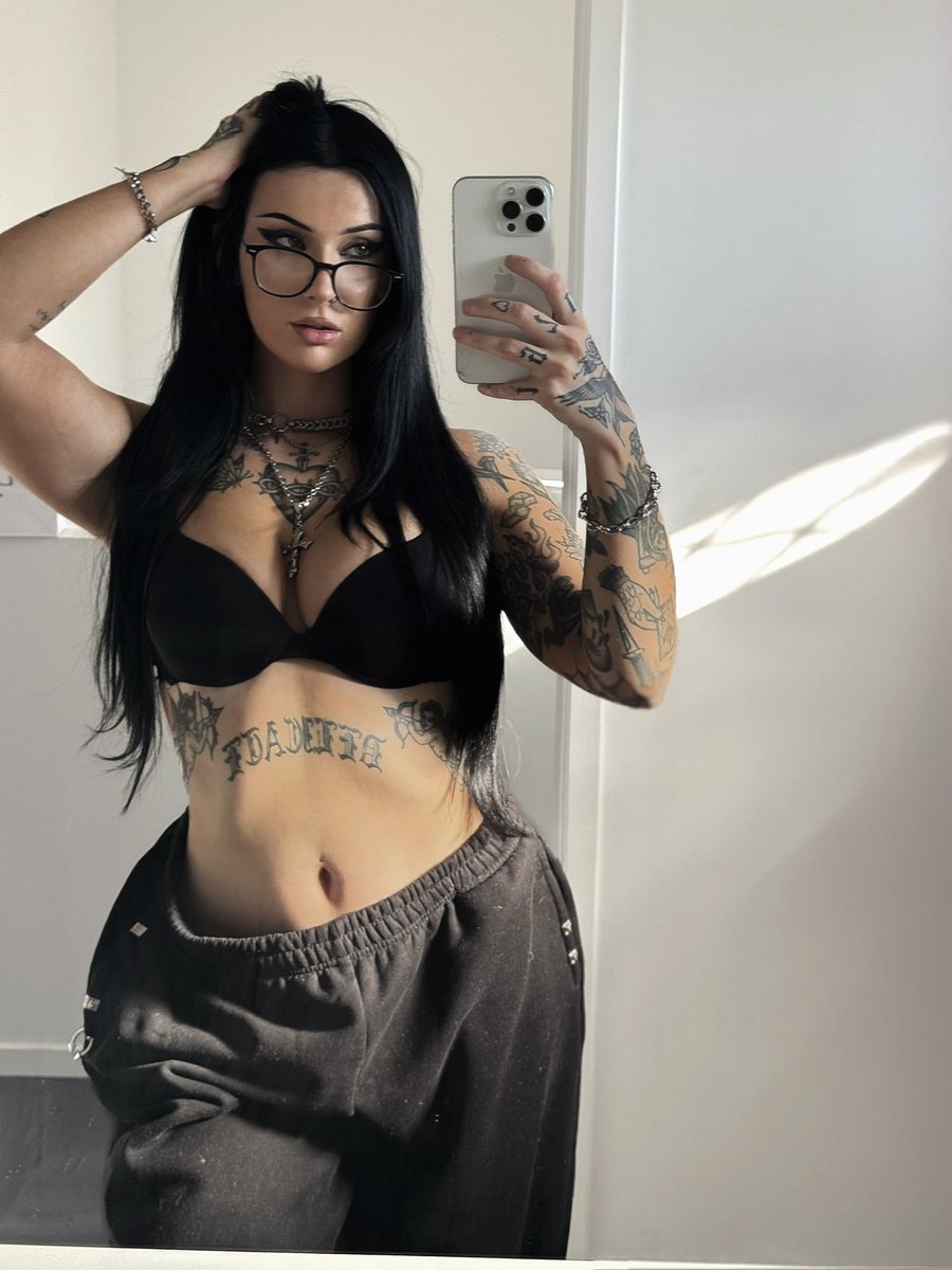 Back to all black. Miss me?