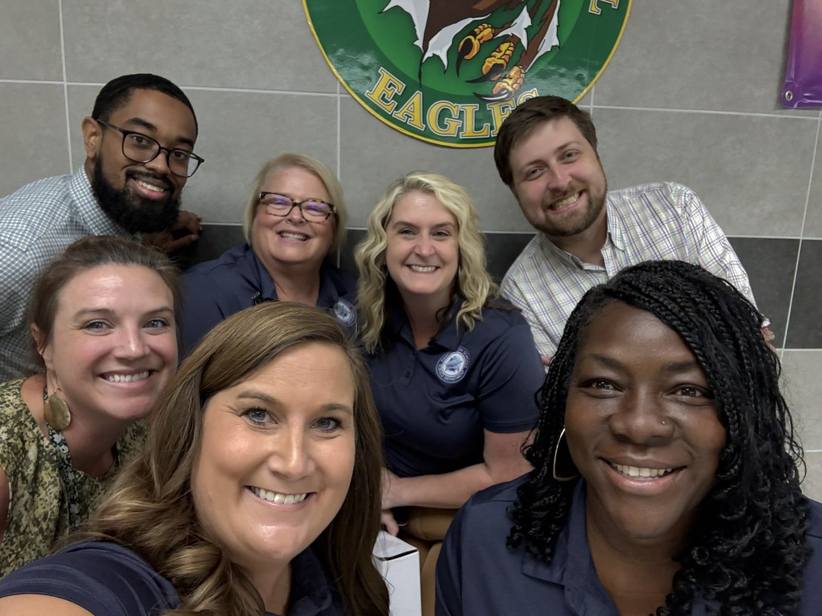 Day 3️⃣ of School for Hampton City Schools! 🧬🧪💜🎉🍎Can you guess where in the division <a href="/HCS_ScienceDept/">HCSScienceDepartment</a> was today? Another day of matching outfits, hugs, smiles and people wanting to join in on our selfie fun! 🤳📸 Stops 15-18 today!!!
#WeAreHCS #EnjoytheMagicofScienceEveryDay