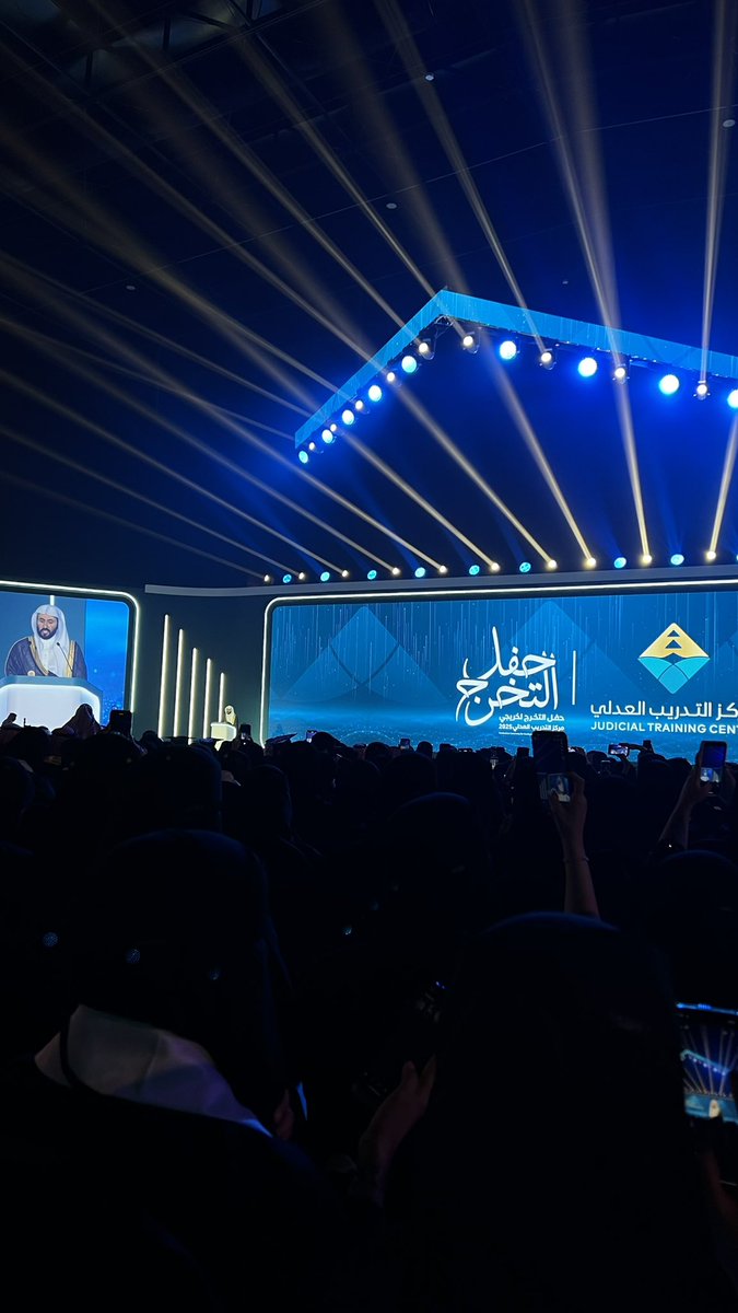 فـيّ tweet media