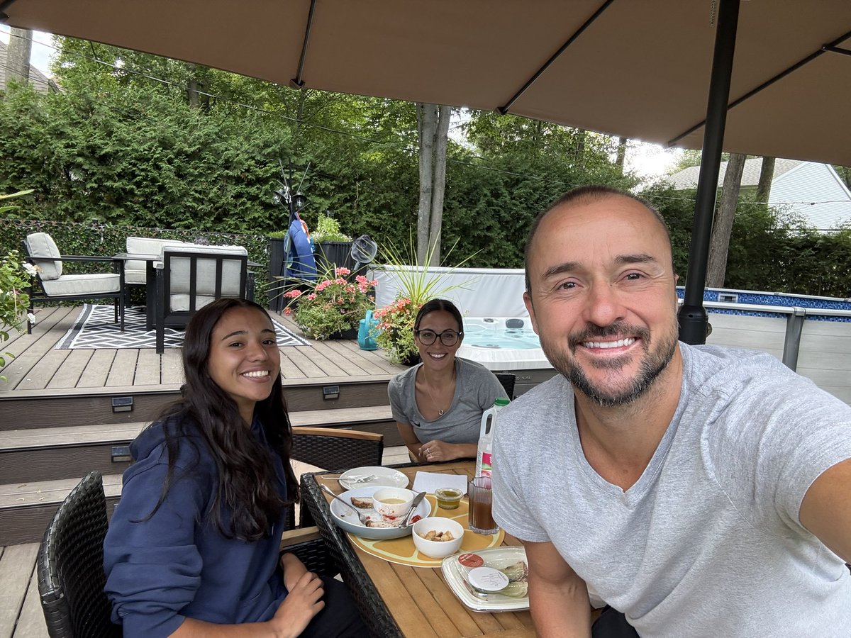 FredMoojen's tweet image. Afternoon tea 🍵 with our big time player &amp;amp; client!
Proud to represent @jodi.smithh — player for @rosesmtlfc in the @northernsuperleague ⭐️

Always good to catch up and see you shining on and off the field 💪⚽ @moojensportsventurepro 

#MSV #MSVPRO #NorthernSuperLeague #RosesFC