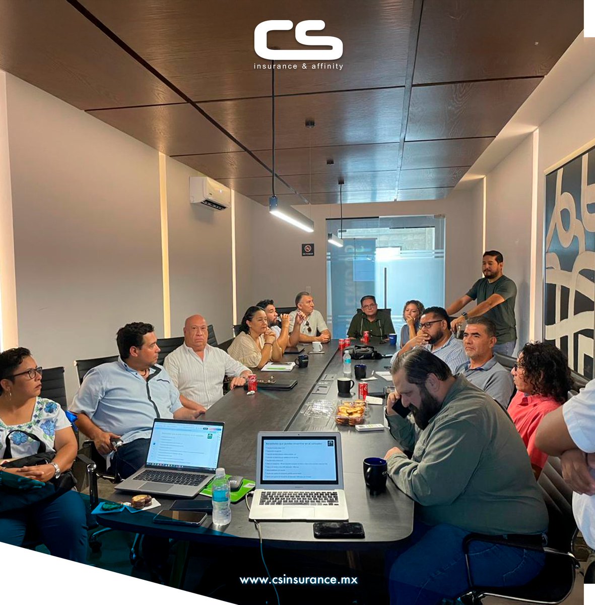 CSagente's tweet photo. Las reuniones estratégicas nos recuerdan que el crecimiento se logra trabajando en conjunto 🙋🏻‍♂️

Con @HDISegurosMex en #Mérida, seguimos construyendo confianza y resultados 🤝

https://t.co/4JqEx3QwBK https://t.co/27IcWJmtVR