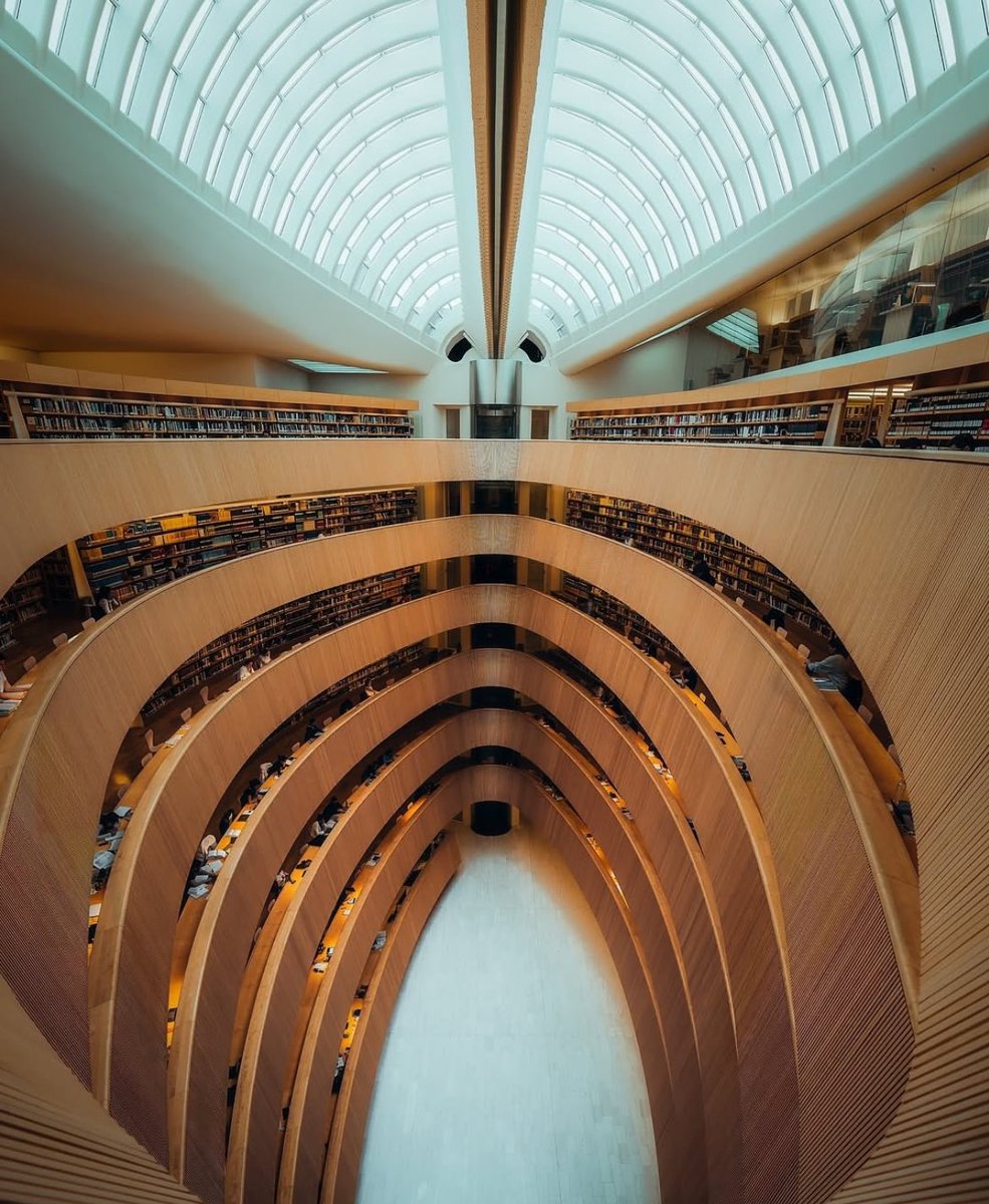 luusssso's tweet image. University of Zurich Law Library designed by architect Santiago Calatrava (2004)