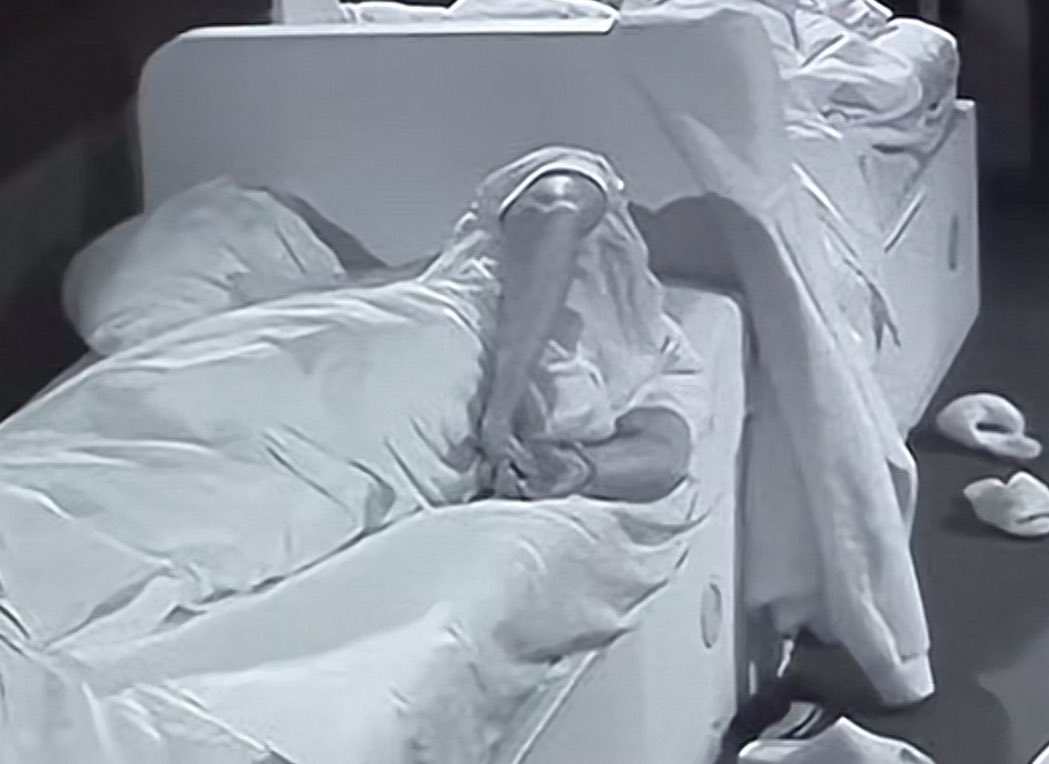 Bonny hugged Liam 🧼 tweet media