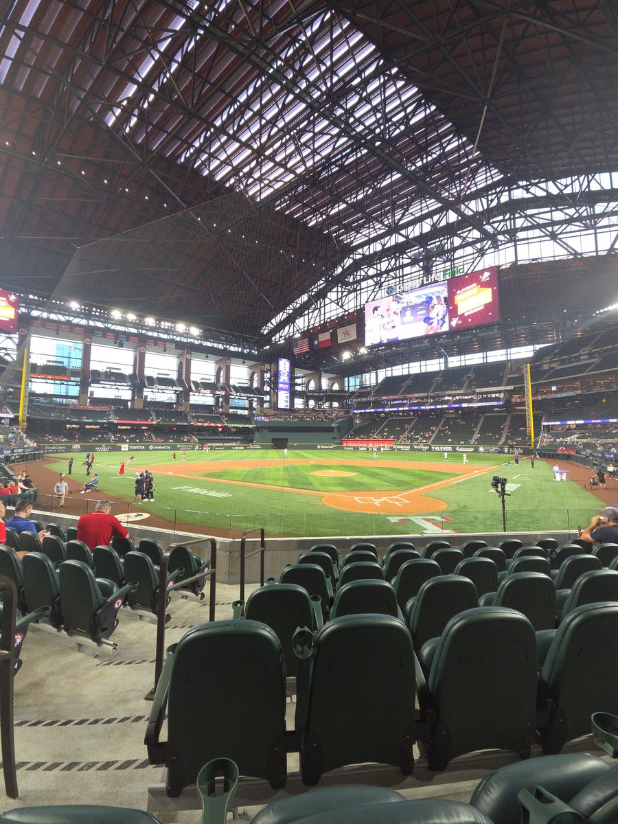 wingsforpete's tweet photo. Slumming it in the Lexus Club @corbydavidson https://t.co/Tu55Q8vcrc