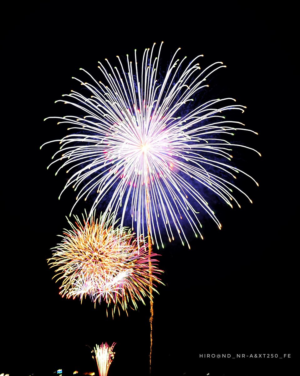 HIRO_JO3WGV's tweet image. 2025.08.15.Fri.🎇 
#花火撮影 🎆📷✨ 
#fireworkphotography 
#fireworksphotography 
#firework #fireworks #花火 
#omsystemom1 📷  #om1 📸 
#mzuiko12100mm #om写真投稿 
#単焦点レンズの世界 #om花火写真  instagram.com/p/DN4Jg28kxFh/…