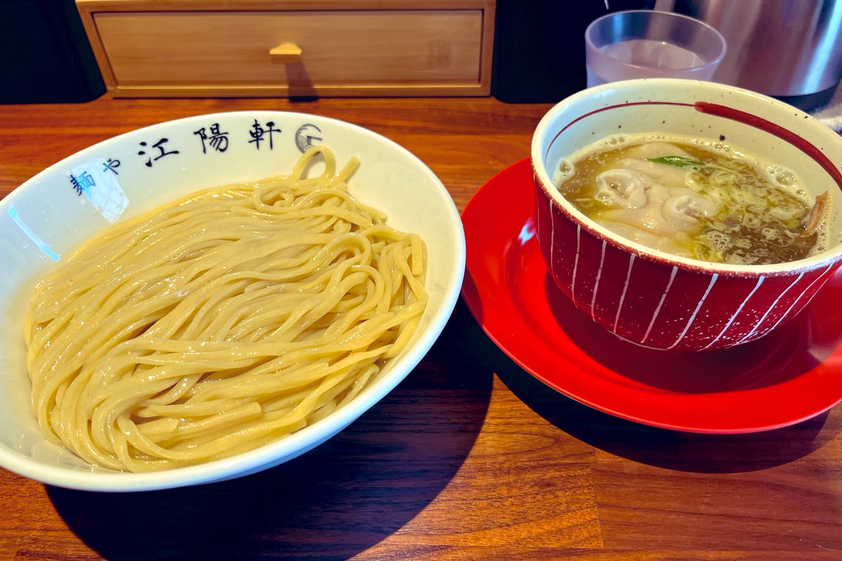 彦根 麺や江陽軒
限定『昆布水の塩つけそば』大+豚足

美味しかった…！麺は言わずもがな、豚足といいチャーシューといい、肉系のクオリティがあまりにも高い…🙌

エネルギーチャージして、今日は麻雀戦術note執筆日！22時からはメン限友人戦です！