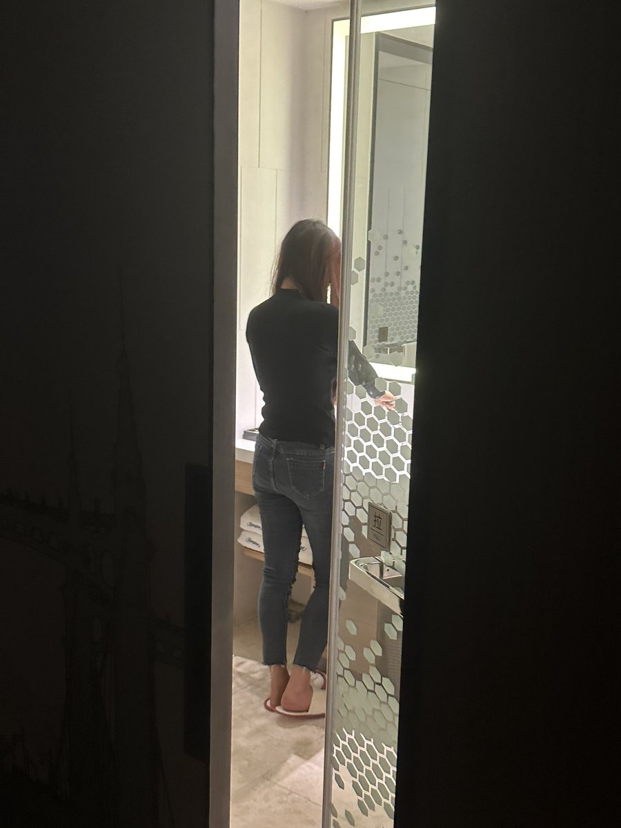 RI4272's tweet photo. 认了我当十几年大哥的女孩现在睡在一间房里该如何 https://t.co/DIvbsQGhRT